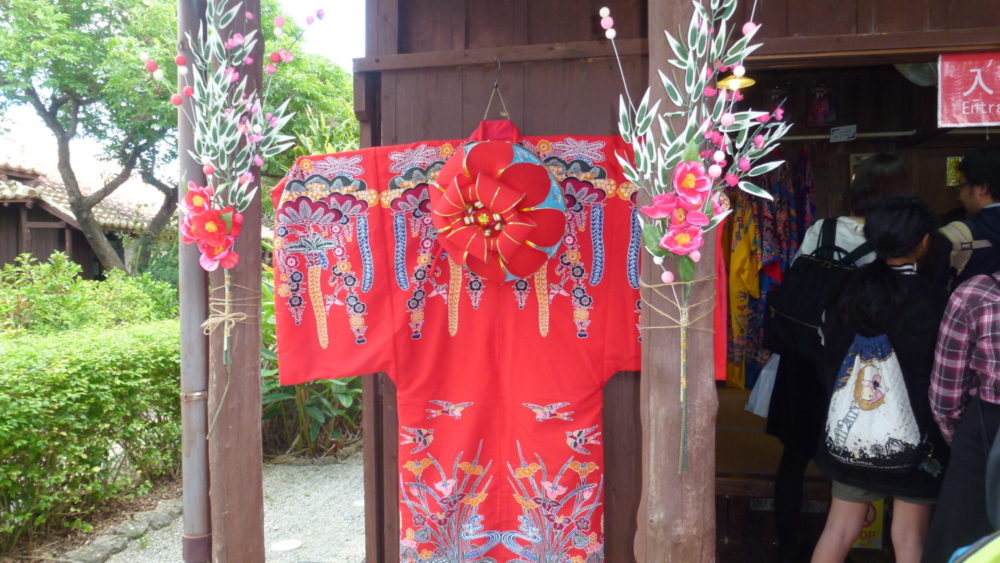 Instagrammable💛Beautiful Ryukyu kimono photo at Okinawa World Park!