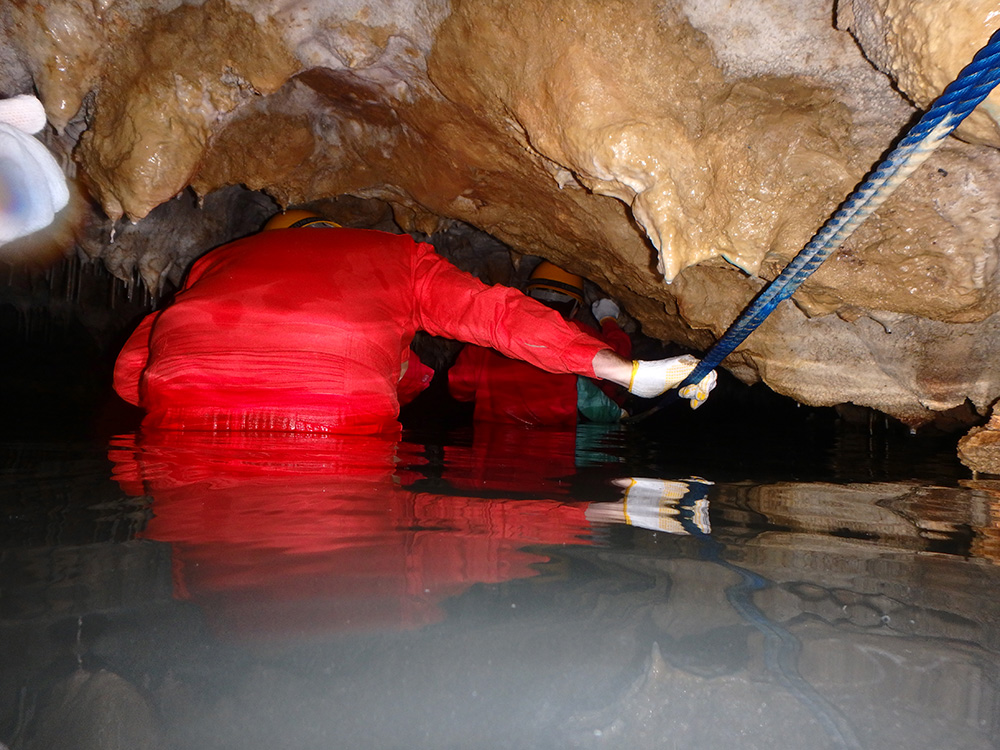 南の島の洞窟探検